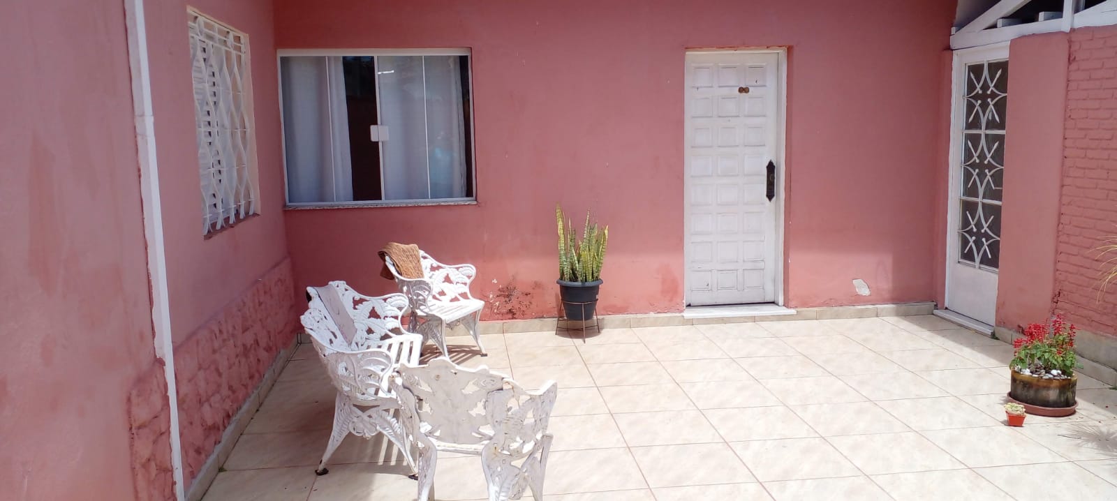 CASA – CENTRO (SEM OS MÓVEIS)
